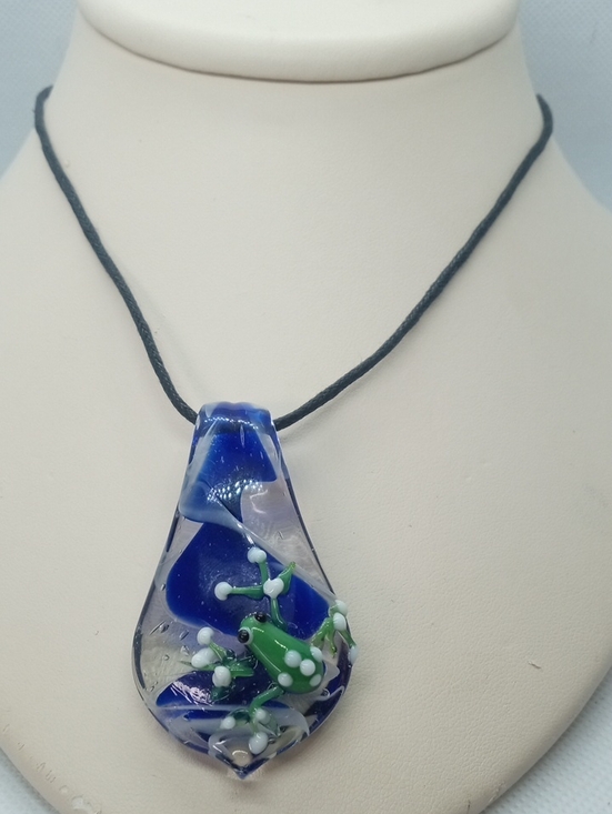 Jewelry - ARTISAN GLASS FROG ON A RAINDROP
